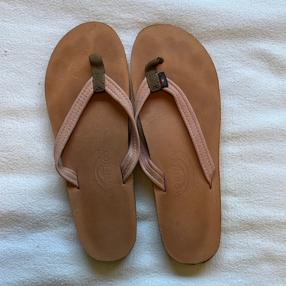 Rainbow Soft PinkLeather Flip Flops. Womens Lg 7.5 to 8.5.